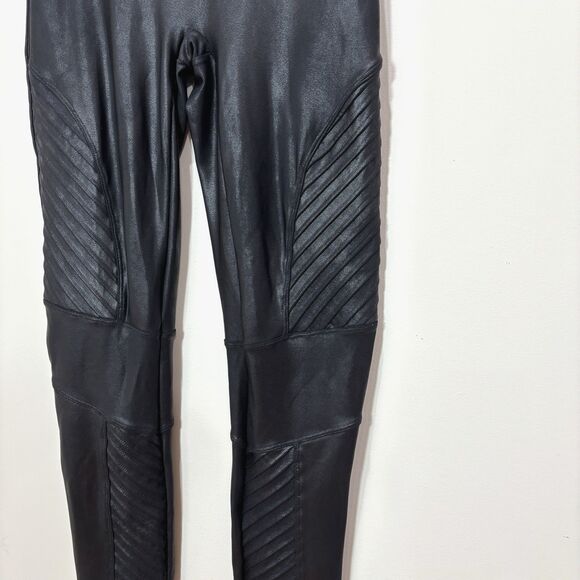 Spanx Faux Leather Moto Leggings Women M Black Pleated Stretch Shaping Elastic - Picture 3 of 10